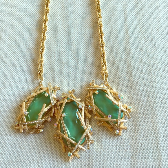 Jewelry - New and awesome jade green and rhinestone necklace